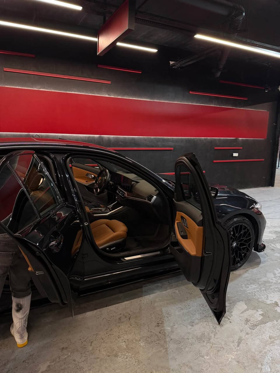 سلام علیکم BMW330i Xdrive 
فوول مواسەفات تەنها M پاکێج نیە
مۆدێل ٢٠٢٣ هیچ مەسورفێکی نیە بەشەرت هەموو شتێکی 
سبوغ نیو بۆنیتە ئێرباگ سوکان و شانێک ناوگرتن و شتی نیە هەموو گیانی بەشەرتە 
*********** أربيل, العراق
