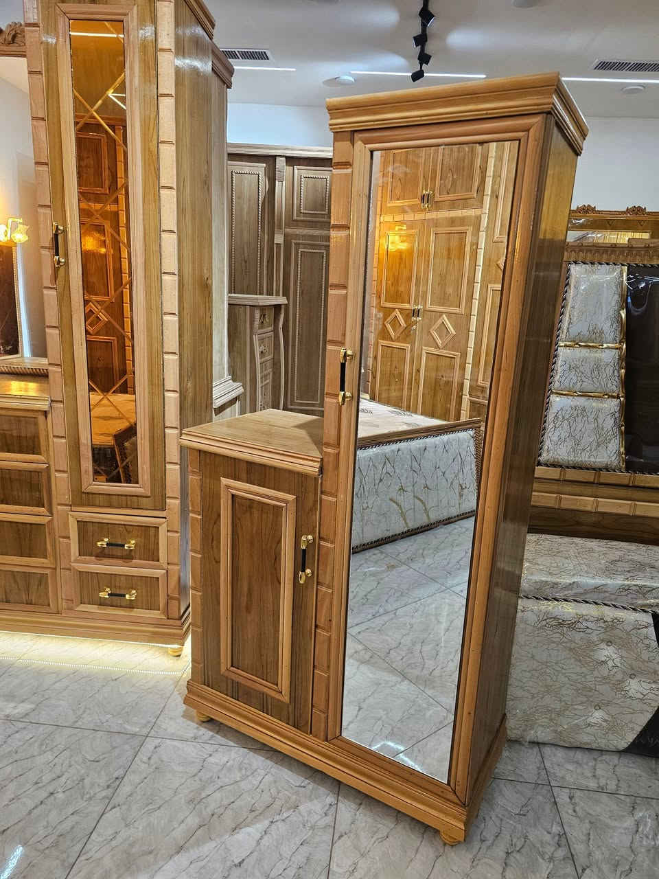 #بلقسط  #بلقسط_المريح🔥🔥✅ 
يتوفر قسط 10 اشهر و18 شهر
غرفة خمس ابواب ملحق 
فصال تركي شغل عراقي 🇮🇶 
صبغ حراري دوشمة حسب الطلب 📢 
مساطر زان مع جزامة هدية🎁 
يتوفر البيع بل قسط مدني عسكري موضفين #بالتقسيط_بالتقسيط
للاستفسار الاتصال على الرقم
#غرف نوم بل تقسيط
***********/***********
