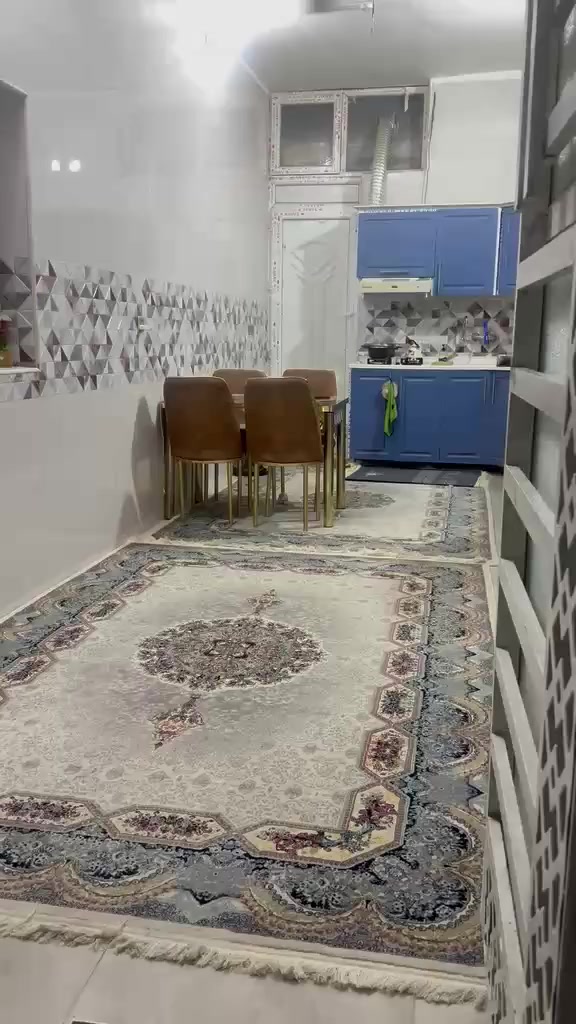 متوفر بيت للبيع إستثمار أو للسكن او ايجار سنوي في كربلاء داخل القطع نظام كهرباء مستمر العتبه ٣ طوابق نظام شقق مساحه ٨٨ متر او شريك ٢يكعدون بيه يم صحن العقيلة خارج نطاق تخطيط التوسعه يم مول الفردوس ومنطقه قابلة للصعود بسبب الاعمار اذا استثمار كل طابق دفتر سنوي أو أكثر حسب الاستثمار ***********...بسعر حسب المنطقه مليار ٣بيت على الشارع
