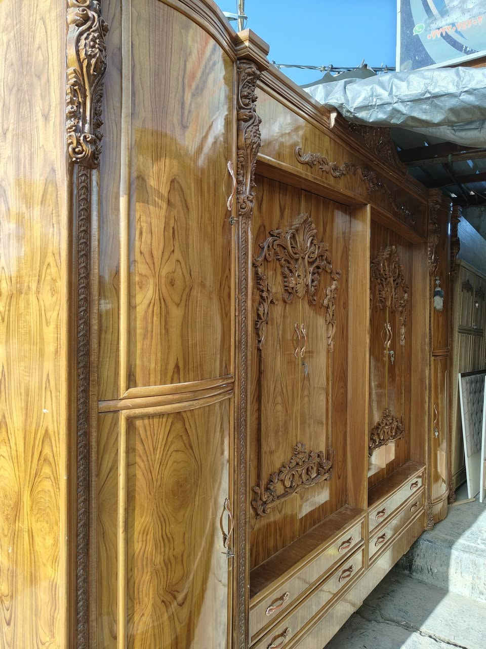 غرفه ام ست ابواب ملحق درجه اوله وجهين صاج 5ملم صبغ حراري الغرفه مسوينه 4ملاين و600 الي يريده يتخل خاص او اتصال ***********
