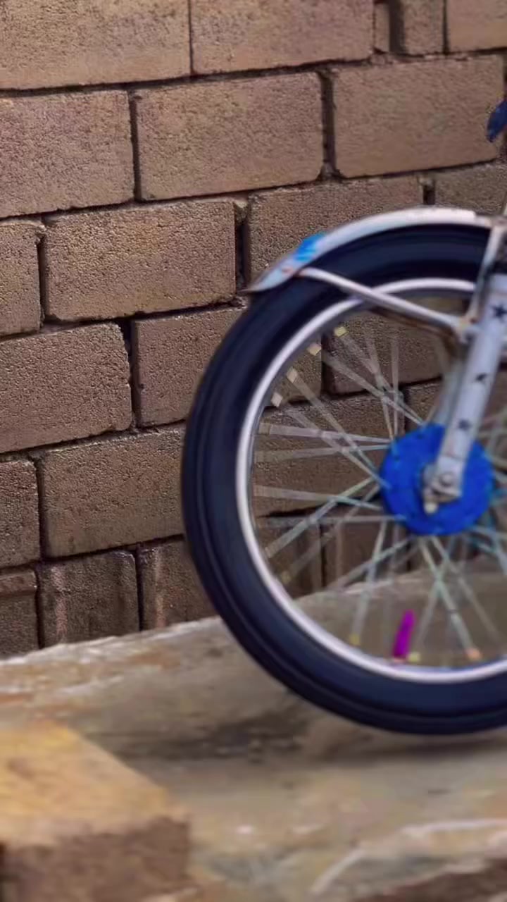 سلام عليكم دراجه للبيع نشاط ومعدل شرط مكينه مامدود عليه سبانه صار شهر من معمره دراجه مامتعوبه ابد للاستفسار***********
