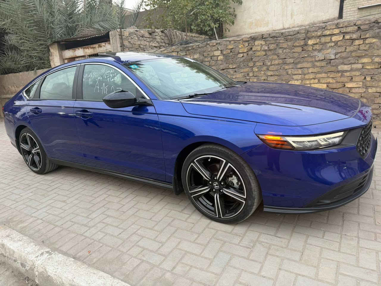 اكورد موديل 2024 الفى سبورت السياره مكفولة كفالة عامة بدون لا تبديل ولا صبغ بيها طخة بالدعامية موجوده صور الحادث بالمنشور وموجود صور من سويتها ماشية 21 ألف مكاني بغداد السعر 215 الرقم ***********
