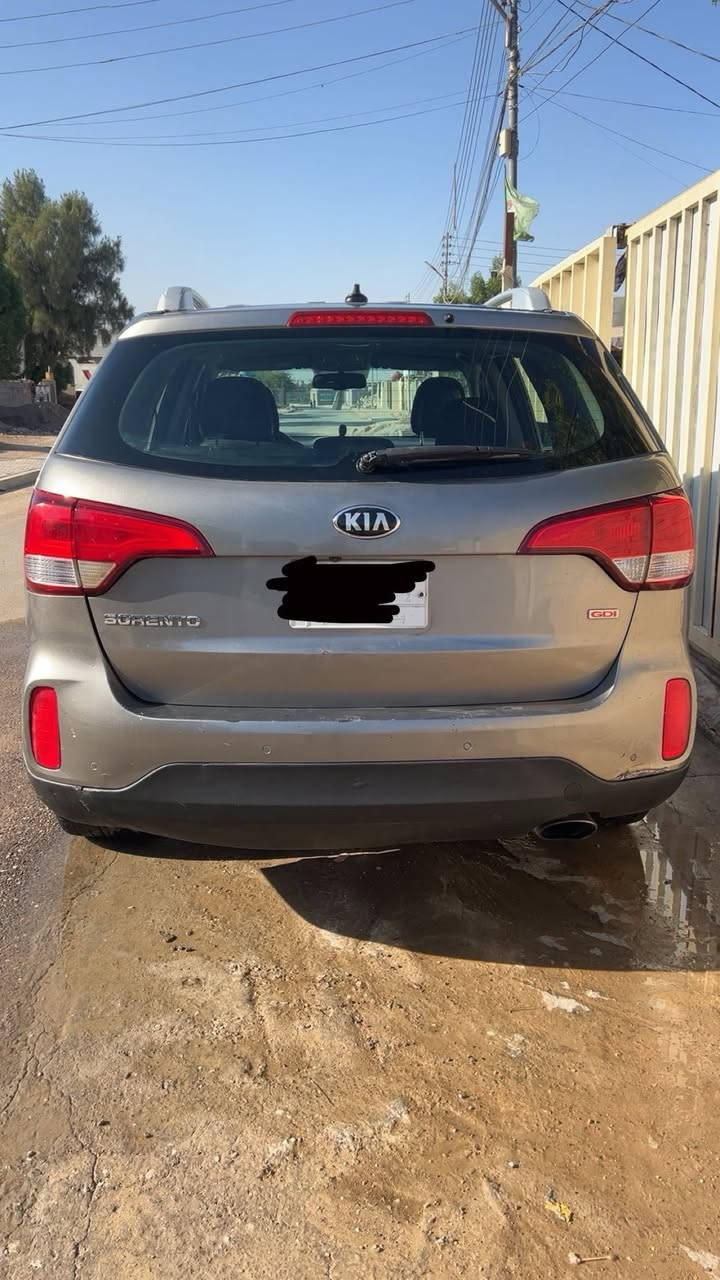 السلام عليكم
سورنتو 2015

 7راكب 

نضام فور ويل 

مانع نزلاق 

تبريد قطعتين 

مكينه جديده  ونضيفه 

تحكمات صوتيه 

 رقم الماني 

 رقم ***********
