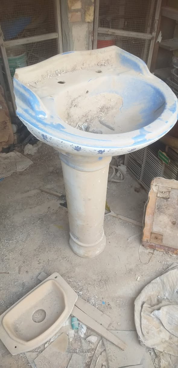 السلام عليكم اغراض للبيع كلمن وسعره العنوان البصره الزبير ***********
