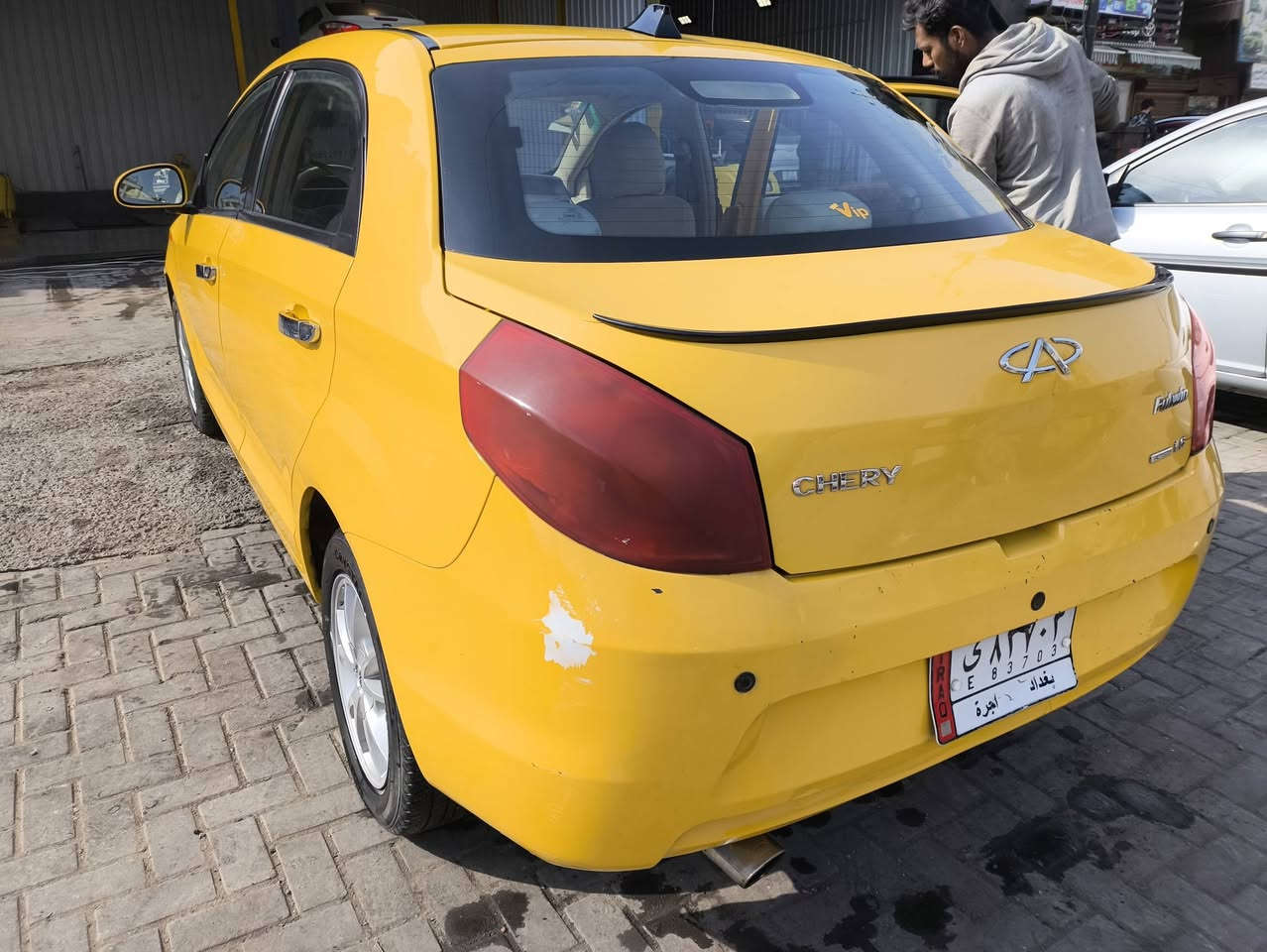 سلام عليكم ورحمه الله وبركاته سيارة شيري فلاوين موديل 2013 ماشية 160الف سيارة بلاد لا خياس ولا تبديل محرك جديد تبريد شغال صدر امامي خلفي جديد تخم تاير جديد كهربات كلهة شغالة مكان بغداد سعر 48 وبيهة مجال ***********
