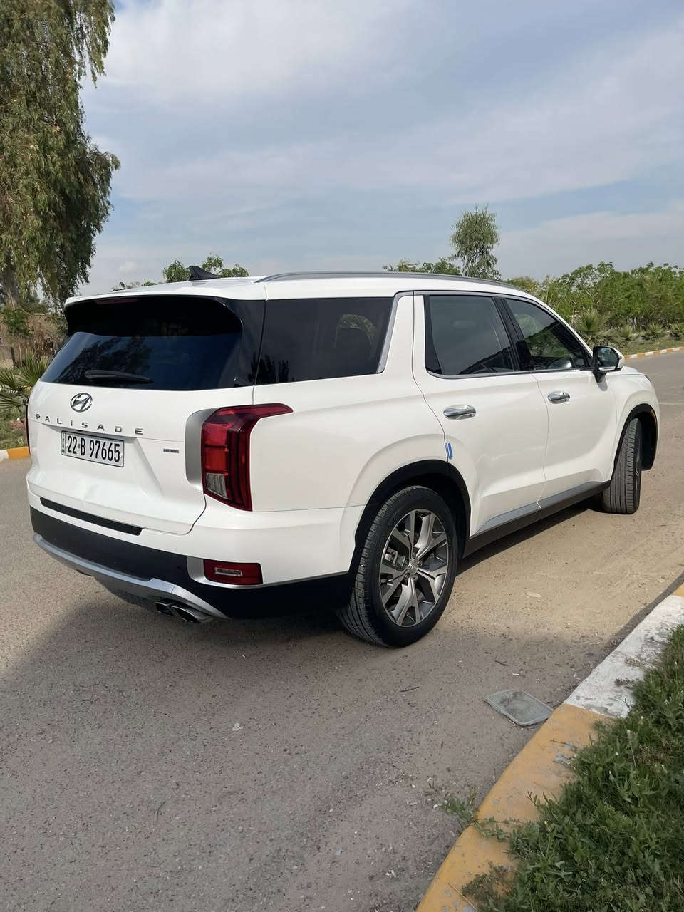 السلام عليكم ..

بلاسايد موديل 2022  وارد امريكي 
‏Hyundai Palisade limited 2022 

حجم المكينه 3800 ماشية 39 الف ميل..
الضرر موضح بالصور بدون دواخل 
فقط جاملغ وباب مبدلات والقطع المبدلة بدون صبغ  .. 

1- فتحة سلايد
2- كشنات جلد تدفئة امامي وخلفي
3 - ثلاث قطع تبريد 
4- تشغيل عن بعد
5- رادار امامي
6- حساسات امامي وخلفي
7- نقاط عمياء
8-جنطة كهرباء
9- سبعة راكب
10- اشاير مري ومري قلاب
11- بصمات عدد 2
12- داش كام 4K امامي وخلفي 
13- منافذ USB بالكشنات الامامية والخلفية وبمقصورة ال7 راكب ..
14- تقنية توفير الوقود والاطفاء الذاتي للمحرك عند الوقوف.
15- 5 انظمة قيادة بالاضافة الى نظام الفور ويل .

السيارة جديدة جداً واستخدام شخصي 
رقمها اربيل وبأسمي ..

السعر 247 ورقة وبيها مجال بسيط مكاني بغداد  
 
***********
***********
متوفر واتساب ايضا
