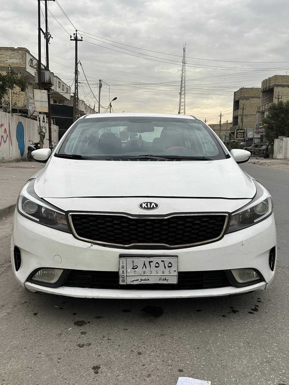 سلام عليكم
فورتي ٢٠١٧ وارد امريكي 
محرك ٢٠٠٠ دوش كفالة شرط لفحص
كير كفالة 
ماشية ٧٧ ميل 
حادثها موجود بالصور وسونار هم 
السيارة بدون دواخل مابيها اي ضربة 
فقط صبغ وموضح بالسونار ، 
السعر (١١٨) وبيها مجال 
مكانها بغداد حي اور الشعب 
***********
