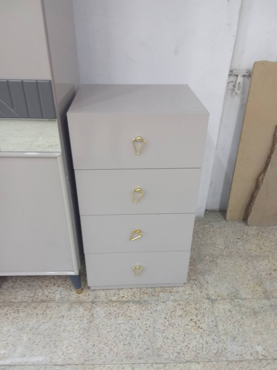 غرفه نوم تركي ماركه تسع قطع 

نظافه 100/100

شد ونقل كامل يصلك 

اي استفسار ع رقم او صفحه المحل او واتساب 

نستقبل الغرف التركي المستعمل او معارضه


**إذا كنت صاحب هذا الإعلان وتريد حذفه لأي سبب، رجاءا أرسل رسالة إلى الدعم الفني**