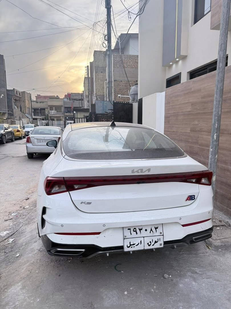 كيا K5  
موديل ٢٢
خليجي
ماشية 99 الف 
فول مواصفات 
سقف بانوراما على طولها
 بصمة + تشغيل عن بعد 
كشنات جلد تدفئه 
السيارة بيها ملاحظة 
طخة بالصندوك وطخة بالبنيد
والجاملغ اليسرة موضح بالصورة
 وسونارها موجود
السعر( 193)
مكان السيارة بغداد حي العامل 
للتواصل 
+964 781 782 3532
واتساب كذلك


**إذا كنت صاحب هذا الإعلان وتريد حذفه لأي سبب، رجاءا أرسل رسالة إلى الدعم الفني**