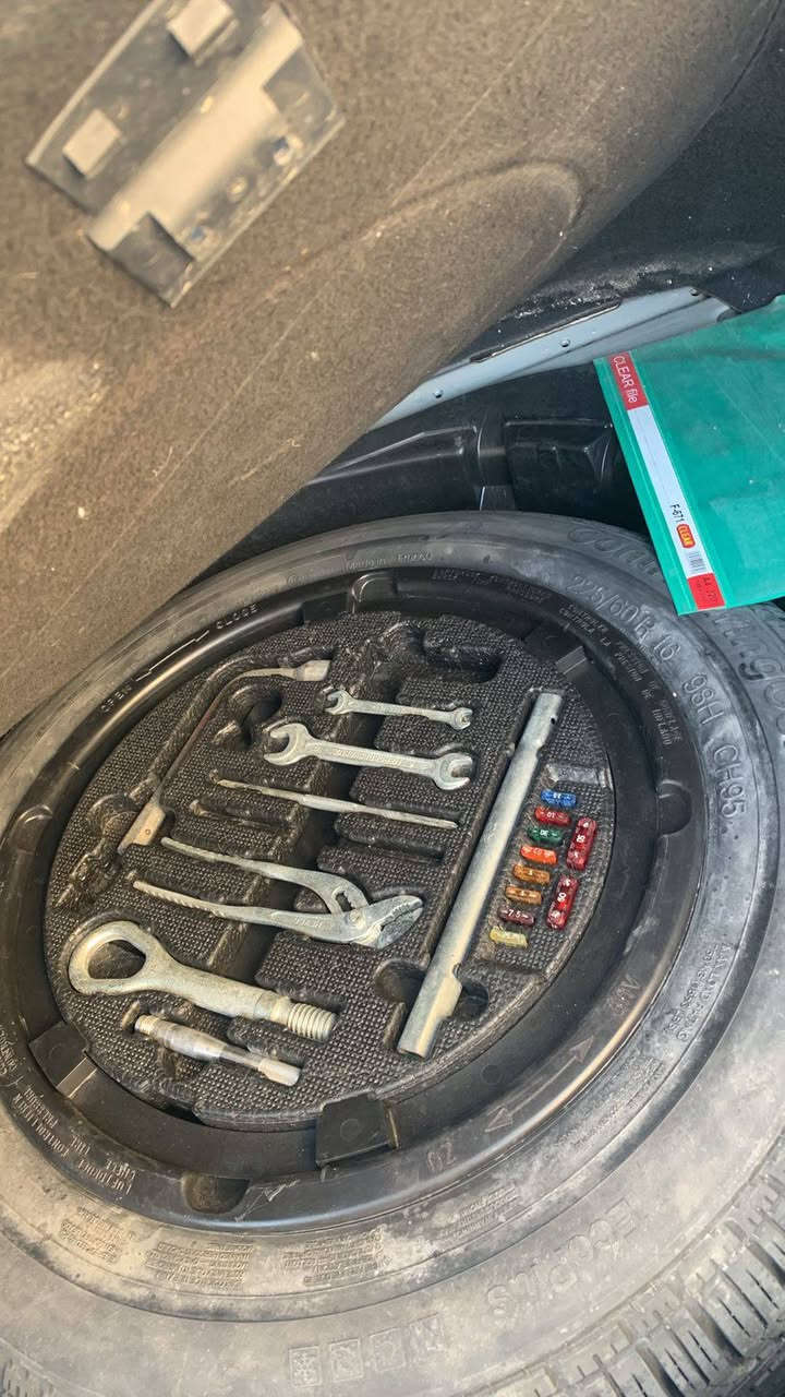 صباح الخير 
غواص ادوات موديل ٢٠٠١ جاهزه من كلشي تدفئة تبريد 
كير مكينه تخم تاير حداده من كلشي 
سعر ٩٠ ابو لمراوس اعبر المنشور 
بصره جزائر


**إذا كنت صاحب هذا الإعلان وتريد حذفه لأي سبب، رجاءا أرسل رسالة إلى الدعم الفني**