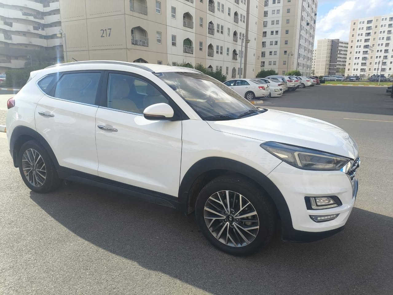 السلام عليكم توسان 2020 خليجي للبيع  السعر 172 $  
ماشية 38 الف مواصفات السياره فول  عدا بناراما تحكم ستيرن جهتين شاشه كبيرة كامرا خلفيه وحساس خلفي أشاير بلمري مري شفط داخل صاج كشنات جلد لونين+  كشنات كهربائي يدات نيكل ترحيب عند الاقتراب لد امامي تبريد قطعتين مكينه 2000 دوش بصمه تشغيل + ابواب ويل كب سياره بيه ربع بنيد بدون بدنة   وصبغ بيبان ثنين موضح بلسونار مكينه وكير وحداديه تبريد وتخم تايرات تدفئه بحاله ممتازه جدا جدا رقم بابل سنوية بعدها مساقطة  باسمي تحويل مباشر مكان سياره بغداد مجمع بسماية *********** و بي واتساب ادزلك سونار جديد
