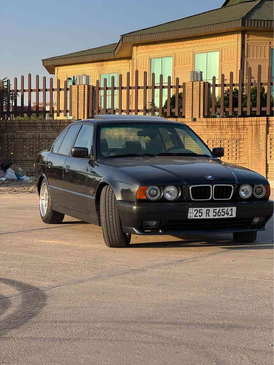سلام عليكم من رخصت الادمن 
عندي بيئم 525 بيلادي موديل 1993
وارد يابان
فول موصفات تبريد شغال ثلج ❄️ او تبريد مركزي
اربعه جام كهربائي جام سايق اوتو
سلايت بجم عريض
سياره مصبوغه عام للجماليه
تخم تاير او ويله mجديد
1 ديجيتال محرك جديد شادله اوربي 
كير محرك اب شرط لا صرف لا بخار
صدر امامي او خلفي كوله جديد
كهربائيات كوله شغال
كيج بنزين او حماوه او سرعه كوله شغال
سياره جاهزه مابي مصروف ترايك وين متريد
رقم كركوك مشروع وطني سنويه جديد شرط تحويل او وكاله
بي بطاقه بنزين 
مكان السياره كركوك شورجه
للبیع فقط بدون مراوس مابيع قسط
سعر75 او بي مجال قليل
للاستفسار الاتصال 
***********
*********** كركوك, العراق
