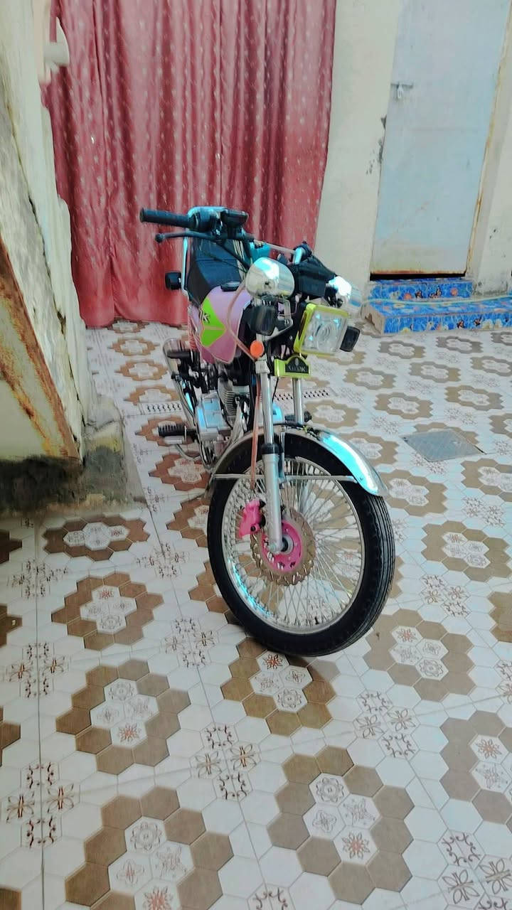 السلام عليكم دراجه للبيع مقفوله كفاله عامه موديل 25 مكانه بالحله بالسياحي ***********
