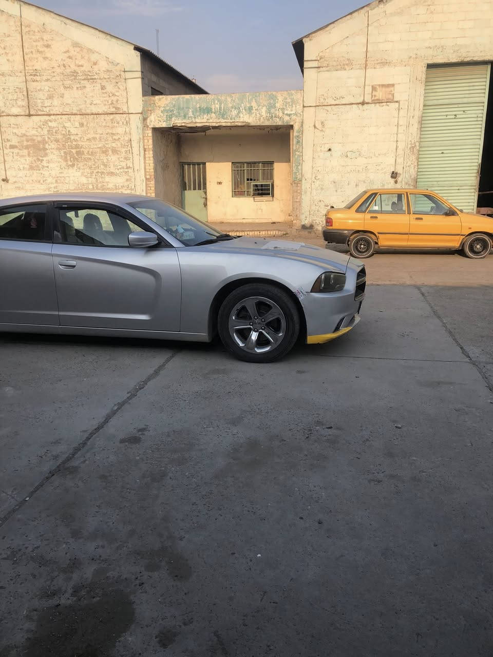 سلام عليكم جارجر ( 2014 ) طك كارتون كله جديد وشغال من محرك وكير وكسل كله بجيس جاهزه لخير زنون كل نقص مابيها اتصل على صاحب السيارة ( ***********)
