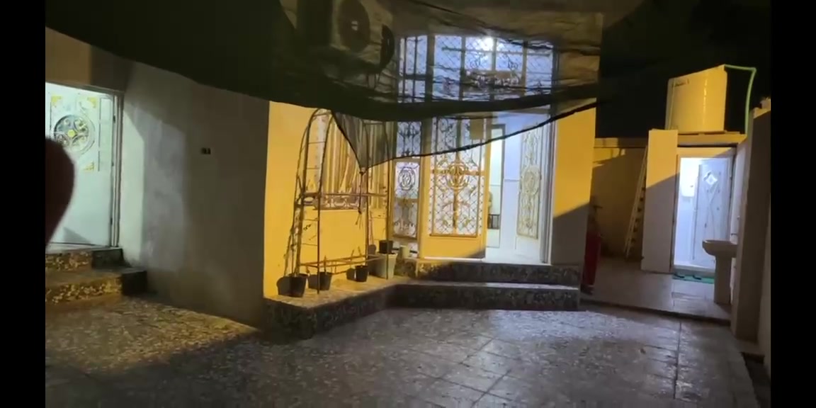 بيت للبيع
ابو الخصيب عويسان خلف القصور الرئاسيه
مساحه البيت 200 متر
ديوانيه وهول
غرف عدد 5
حمام خارجي وداخلي  الاستفسار ***********
