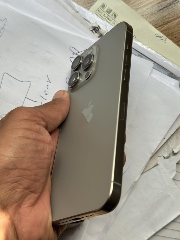 iPhone 15 pro max 

‏*********** وتساب
@بس الشراي يتواصل مستعجل سعر نهائي 
@@بغداد الشعب حي البساتين مقابل الشقق 
@@@السعر ألف 650,000 سعر نهائي مال بيع 
  شاشة مغيرها نوعية زينة !ثلاث خيارت !وسريعة و بيها ضمان 
@بطارية مغيرها جديدة اخذتها من الوكالة 100%
 @الجهاز نظافة 99
@face ID منوقف
 من شركة ماستر
