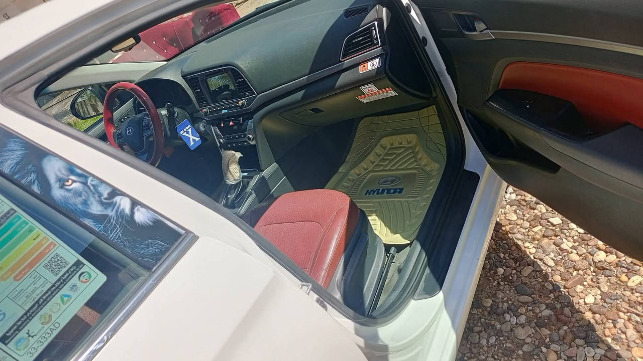 انتره ١٧ خليجي (ايراني) مكفوله
سعر ١٧٥ وبيه مجال 
المكان الرمادي 
رقم هاتف ‏‪***********‬‏
