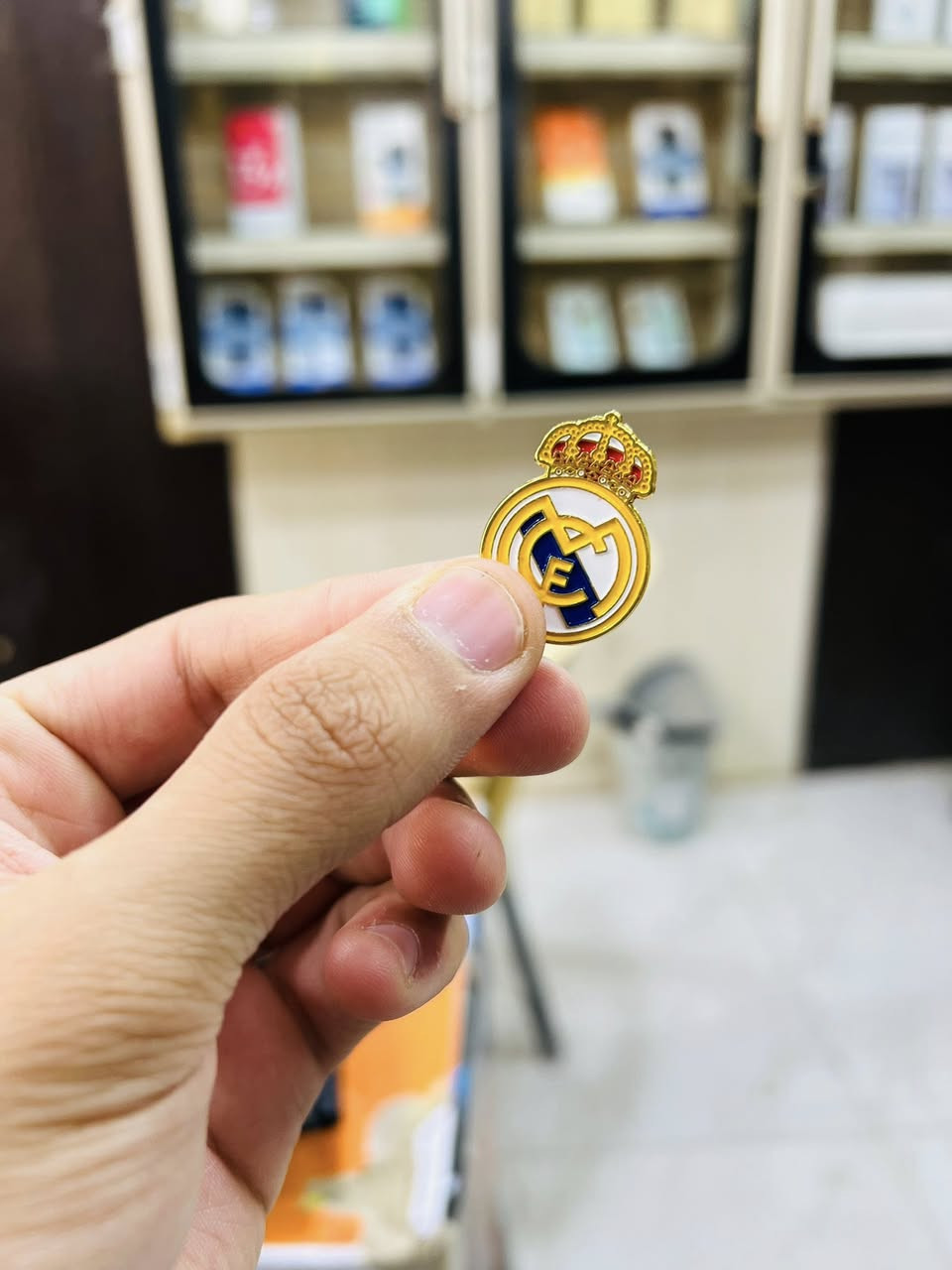 ملصقات معدنية 🏷️ 
شعار برشلونة و ريال مدريد 😍😍

لعشاق الكتلوني و الملكي ، جيب جهازك و تعال 🌝

متوفرات الآن في مركز الفجر للموبايل 📲

موقعنا : قضاء الفجر - شارع 30  - مجاور فلافل حمادي - مقابل مقهى سيد شمخي 📍
رقم الموبايل *********** 📞
