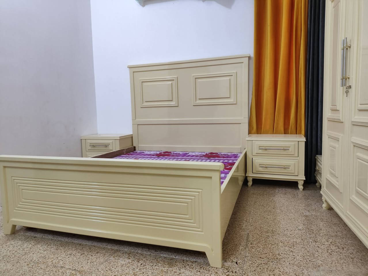 السلام عليكم تم تسليم طلب الزبون 
غرفه خمسه طابقين نجاره عراقيه 
خشب صاج خمسه ملم وجهين 
الصبغ حراري مال سيارات ضمان 15 سنه 
نشتغل حسب الطلب كل الموديلات التركيه 
نجاره علي كاضم بابل الحمزه 
واتساب *********** واتساب
