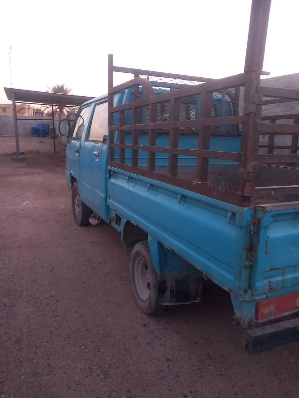 سلام عليكم كيا هونداي للبيع موديل 94 سنويه ساقطه صارلها شهر  شرط التحويل كير ومحرك واكسل شرط السياره ماناقصها غير دوشمه والكهربائيات السعر 30 وبيها مجال او مراوس مكان السياره الرمادي الاستفسار ع الرقم ‏‪***********‬‏ #للجميع
