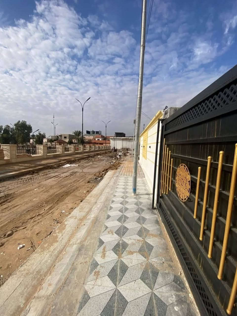 دار للبيع موقع مميز خلف العيادات
للبيع بيجي حي العصري موقع مميز خلف العيادات مباشرةً خلف مجمع الطواف مقابل حديقة قرب المستشفى وشارع روتانا
طابو ملك 
مساحة البيت 300م   
طابقين الطابق الاول بلوك والطابق الثاني طابوگ
الدار متكون من كراج وحديقة و 5 غرف نوم كبار
واستقبال ومطبخ 
 سحب مغربي البيت بالكامل 

#للأستفسار

***********

#السعر
155 وبي مجال
