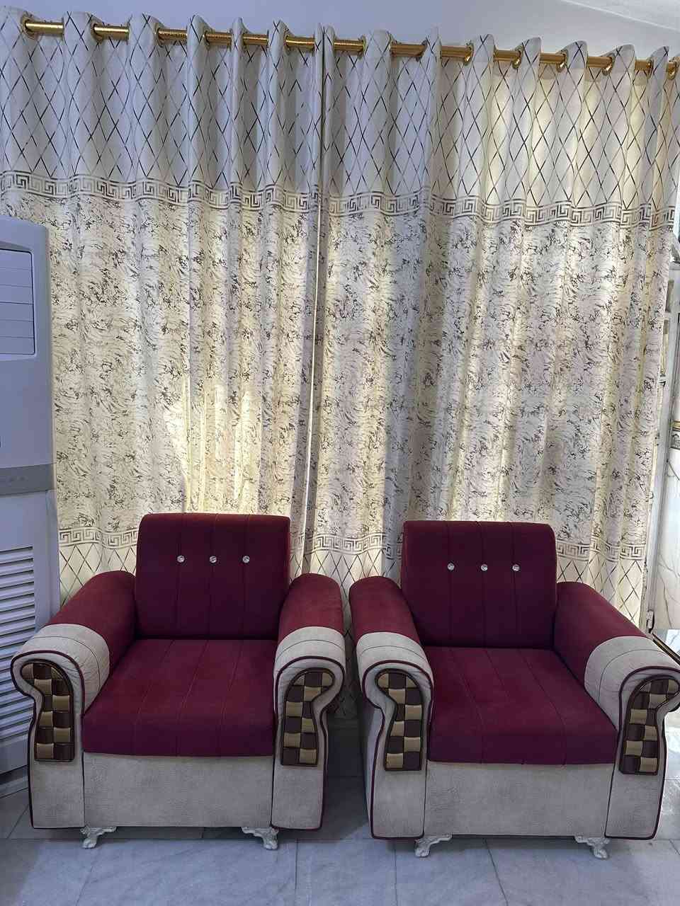 السلام عليكم للبيع تخم نظيف جداً نفس ماموضح بالصور بعده جديد 7 مقعد للاستفسار مكاني بغداد الامين الثانيه اتصال ع الرقم *********** السعر 350 وبي مجال
