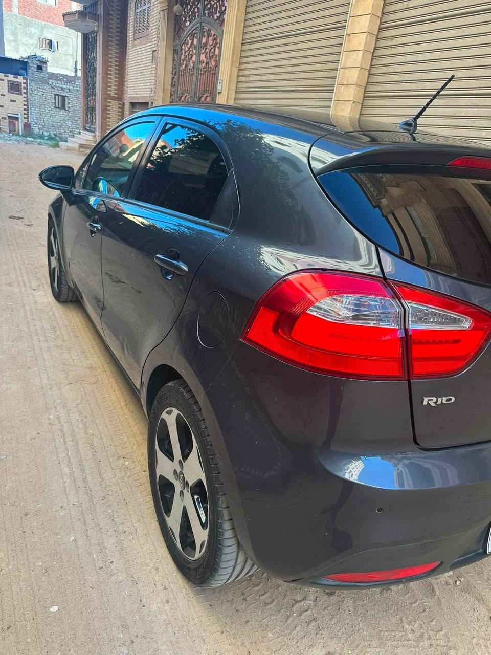 حلويات الزمن الجميل 
كيا ريو موديل 2015
فبريكا بالكامل من الاكصدام للاكصدام 
ما عدا باب ورفرف
130 الف كيلو 
اعلي فئه توب لاين 
بصمه 
فتحه
حساسات 
فاميه جانبي و خلفي 
Abs فرامل 
2 ايرباج
مثبت سرعه 
فوج لايت
كسوه جلد جديده للكراسي 
مش محتاجه مصروف جنيه 
للتواصل 
01002233546
01277807391
المعاينة التل الكبير بالاسماعيليه


**إذا كنت صاحب هذا الإعلان وتريد حذفه لأي سبب، رجاءا أرسل رسالة إلى الدعم الفني**