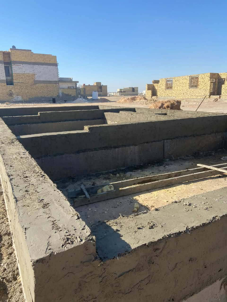 السلام عليكم
يتوفر لدينا عرصه مساحه 50 متر مصبوبه ومجعبه في النجف حي النداء منطقه 66 قرب شارع قنبر بيها صفحه سجل 
السعر 23 مليون الشراي يتصل 
 ***********
***********
