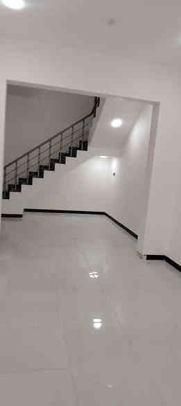 مشتمل ١٠٠م طولاني بناء جديد الخاجيه ال ٦٠٠٠ طابق واحد يباع نقد او مبادره غير مسكون  الاتصال ***********
