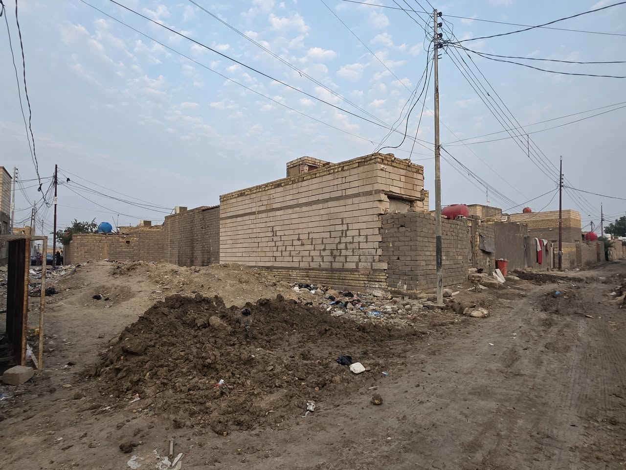 السلام عليكم قطعه زراعي للبيع  عله شارعين مساحه ٢٠٠م
المكان سوق الشيوخ شارع العصري المهافيف 
السعر ١٤ مليون وبي مجال 
للستفسار *********** واتساب ***********
