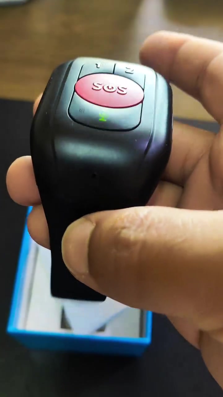 📍 جهاز تتبع GPS ذكي مع زر SOS (انذار)

احمِ أحبّتك وسيارتك بكل سهولة 👌
جهاز تتبع صغير وعملي يوفّر لك معرفة الموقع مباشرة مع ميزة الطوارئ السريعة.

✅ تحديد الموقع بدقة عبر GPS
✅ زر SOS للطوارئ والتنبيه الفوري
✅ حجم صغير سهل الحمل و الارتداء 
✅ مناسب للأطفال وكبار السن والسيارات
✅ يعمل بشريحة اتصال لمتابعة مباشرة من الهاتف

راحة وأمان بمتناول يدك 🔒📍


**إذا كنت صاحب هذا الإعلان وتريد حذفه لأي سبب، رجاءا أرسل رسالة إلى الدعم الفني**