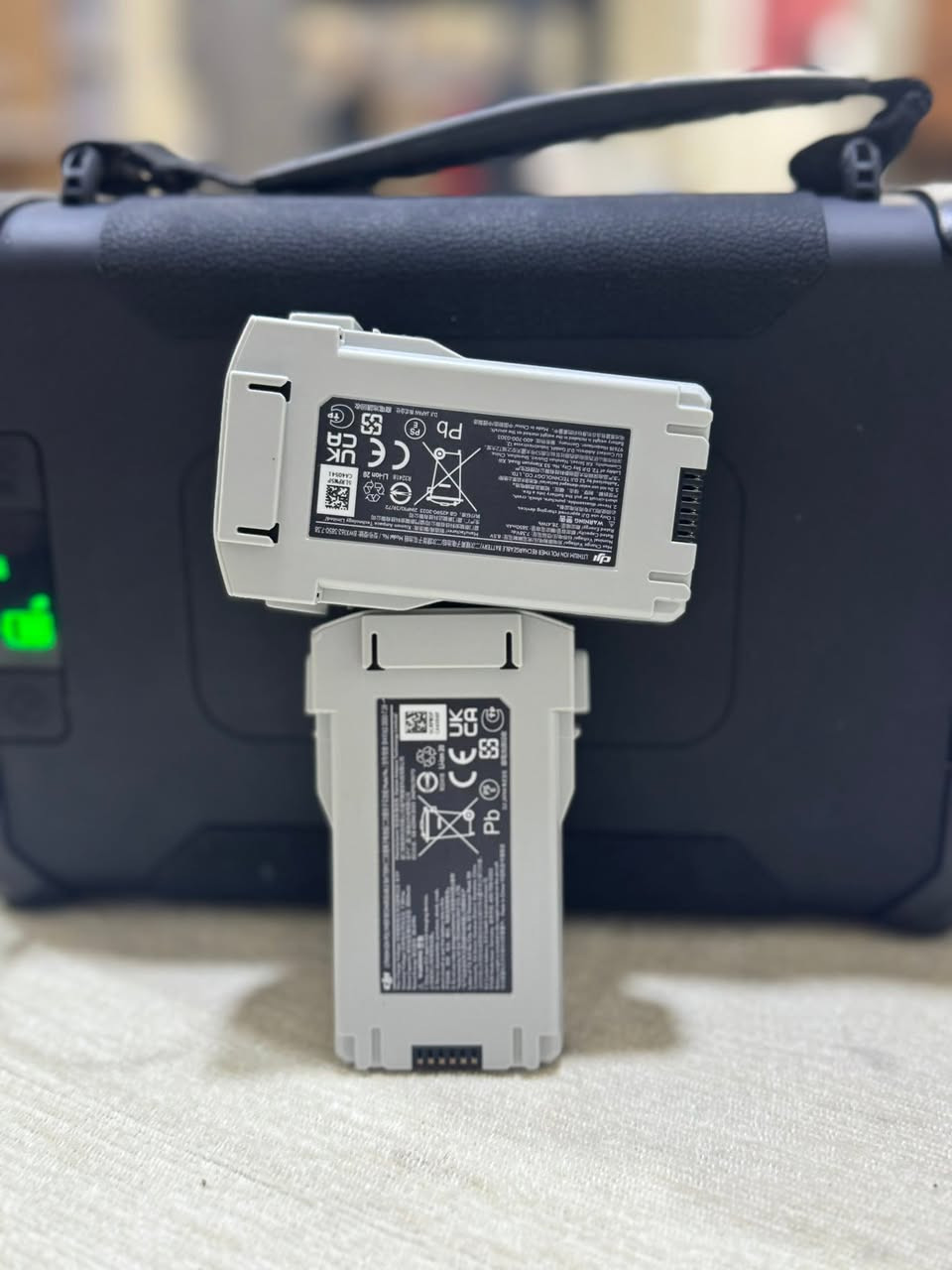 قطعتين بطاريات DJI مني 3/مني فور  أصليات شرط اصلي خلي سعرك وذا عجبني اكلك طبلي واتساب ***********

