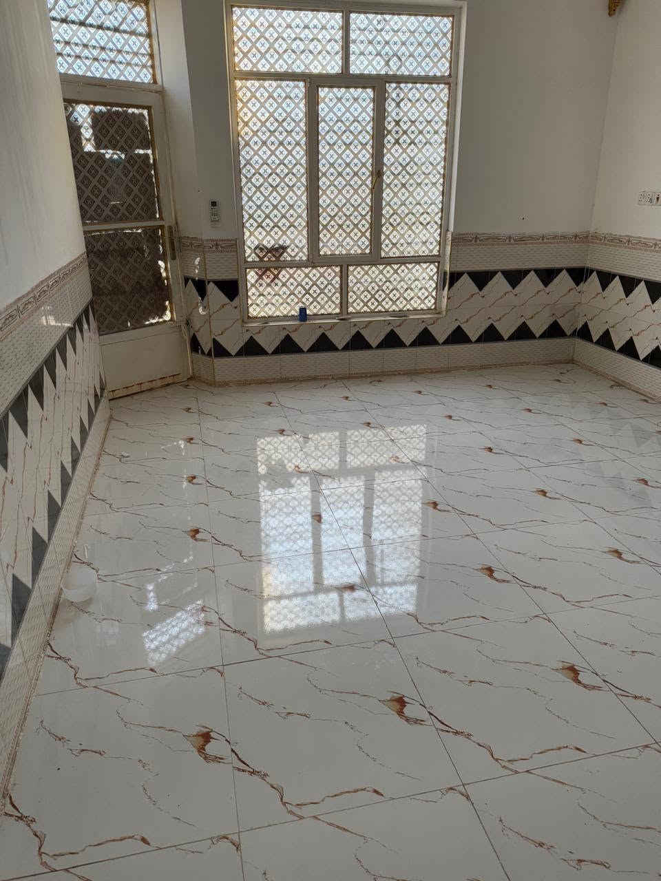 السلام عليكم ورحمة الله وبركاته 🌹

✨ فرصة مميزة للسكن ✨

🏡 دار بمساحة 120 متر مربع
🏢 بناء طابقين مرتب وحديث
📍العنوان: مغربة – خلف فران تاج الدين

💰 السعر مناسب ومميز جدًا لسرعة البيع

🛑 ملاحظة مهمة جدًا:
الدار يُباع أيضًا على المبادرة، بشرط وصول الاستمارة.

📞 للاستفسار والتواصل:
***********
