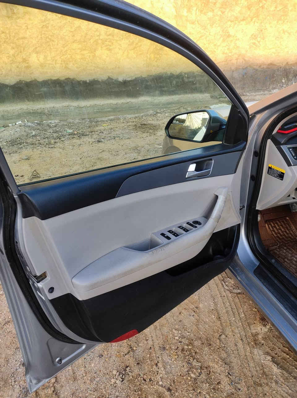 السلام عليكم 
سوناتا 2017 امريكي حادث جاملغ وبنيد مبدلات 
صبغ جاملغ خلفي وباب والباب الامامي كلير راشينه 
الباقي كفاله مكينه كير حداديه ستوني مشتغلها كلها تبريد سياره جديده 
شاصي والفخذه كفاله رقم ذي قار الجديد بسمي 
مكاني سوق الشيوخ ***********
السعر 115
