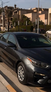 كيا فورتي موديل 2020 لون فيلي  وارد أمريكي  ( بيها صبغ قطعتين جاملغ مع...