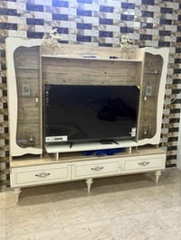 ميز تلفزيون • مابي عيب • اضاءة داخلية