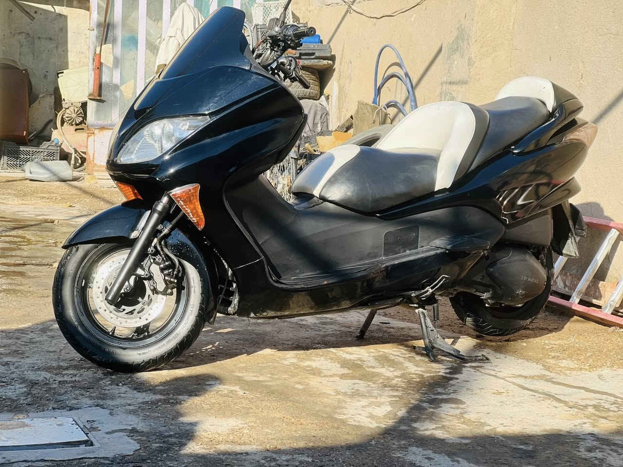 سلام عليكم 
فورزا 08 للبيع 
7 گير معمية بلاد 
گير ومكينة مكفولة نعومة فول 
الكفرات كدامك نظافة 90 % 
مكاني بغداد المدائن 
السعر مليون وبيها مجال 
***********
