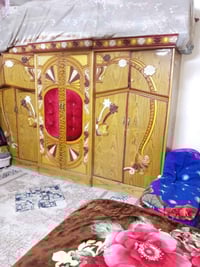 خزانة • فيها مجال • أثاث