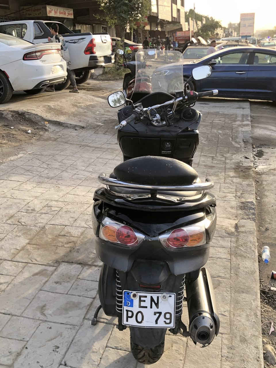 السلام عليكم ورحمت الله وتعالى دراجه فورزا (٠/١٠) كامله مكمله اي نقص مابيه الدراجه كفاله من كلشي ً بس بيه نضوح دهن قليل كلش الدراجه بلاديه مامفتوحه كفرات كلهن بلاديه ومختمات كهربائيات كامله بختصار مابيه اي نقص اوراقه كامله 
المكان الشعب حي ؤر نادي النفط 
السعر واحد وتلثميه وخمسين (١٣٥٠) وبيه مجال للطيبين 
رقم الهاتف ***********
