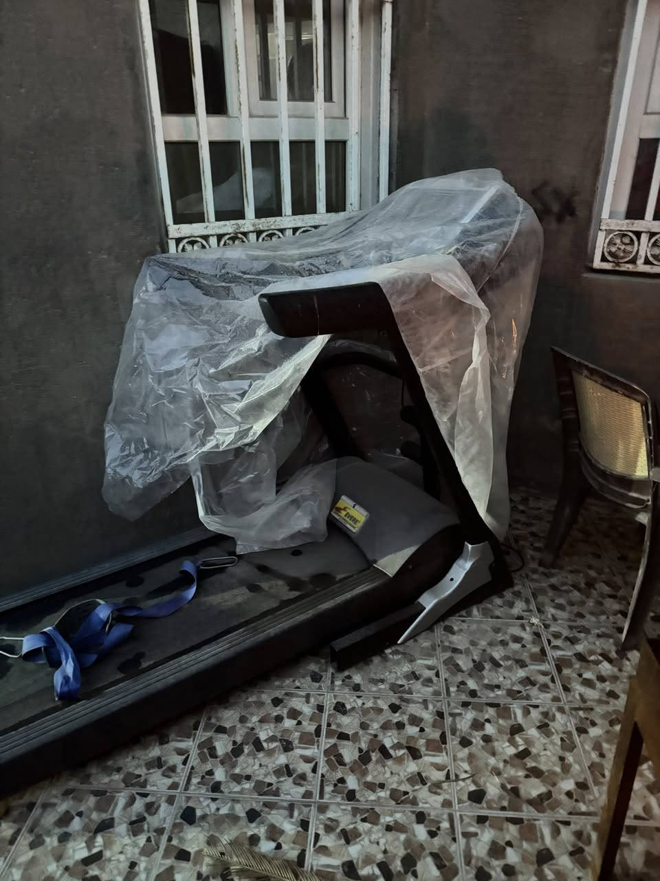 جهاز جري بالجيس متروك اثر حادث سياره انكسرت رجلي
حله ***********
