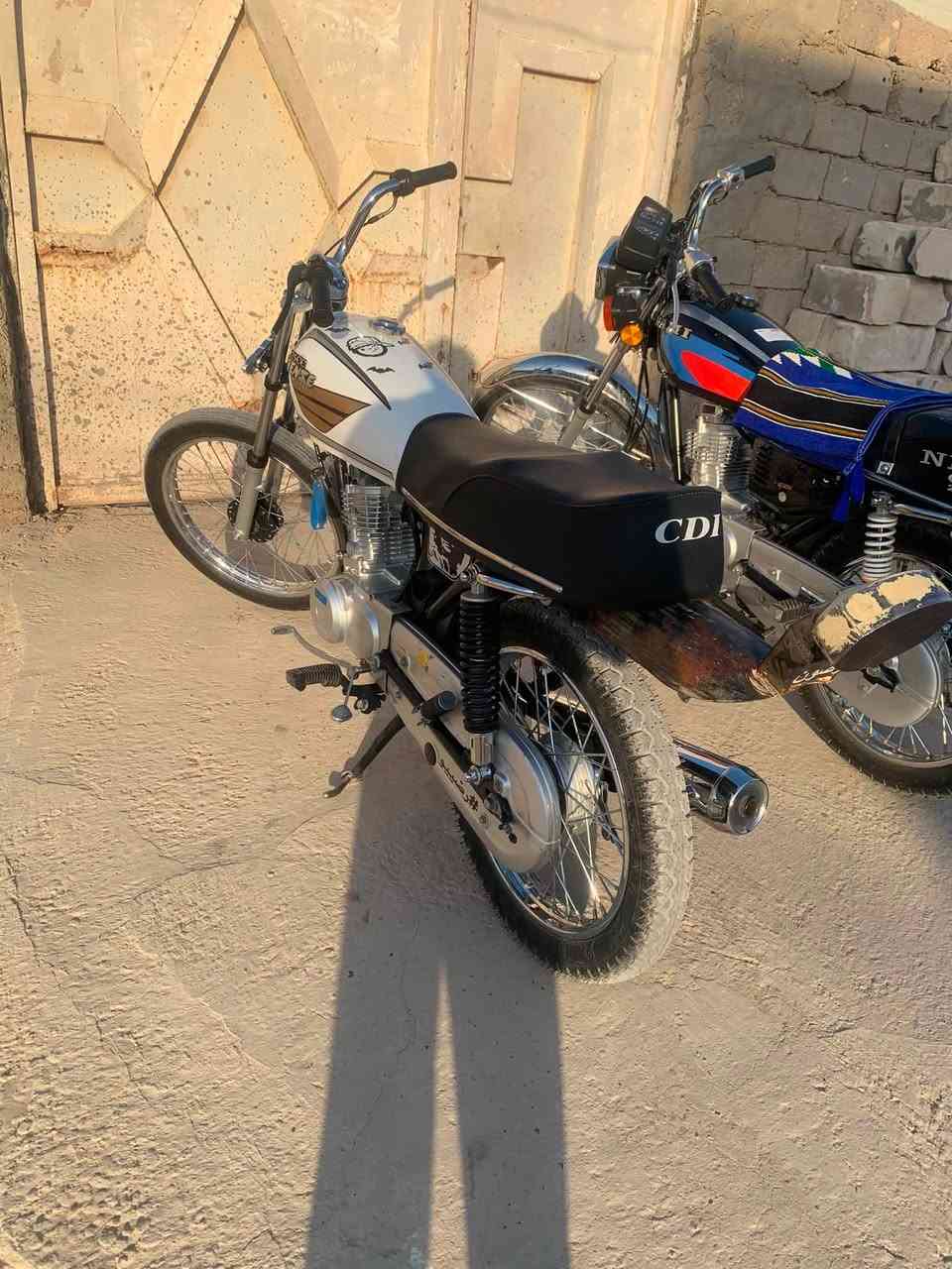السلام عليكم دراجه للبيع البيضه اصولي وكيله العارضي الشاصي ٢٠ولباقي كله ٢٦دراجه شلعه ومعدل فول  السعر ٨٠٠وبيه مجال برغي ما مفتوح بيه كفاله عامه  *********** نجف
