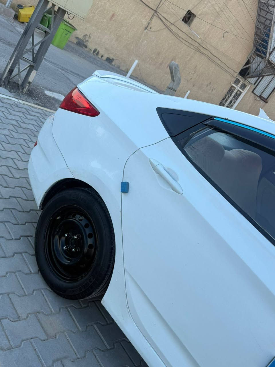 للبيع اكسنت مديل 2014 خليجية
موصفات عادية محرك 1400 دكشن عالي كير امبدل ايتي 
جديدة حلوة نظيفة كير محرك حدادية تبريد حادث ما بيها بس بيها رشات بل بابين او الجاملغ الامامي جهت اليمين وسنوية جديدة ورقام ذي قار دولي وتحويل مباشر بسمي مشروع وطني مكانه كوت واسط باقي التفاصيل ***********
