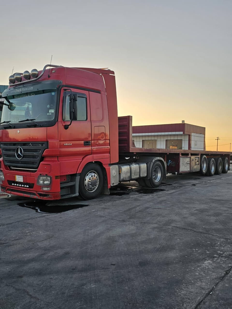 السلام عليكم.
اكتروس 2006 حجم 1844
جوبلس امامي مو جامبو مسجله فلات 4 محاور
عربانه عمل  شاصي 16 دناكير 14 صيني طول العربانه 13.40 م
رقم بابل سنويه لل28
تبريد وصوبة وثلاجه
***********
*********** اتصال او واتساب ابو احمد
