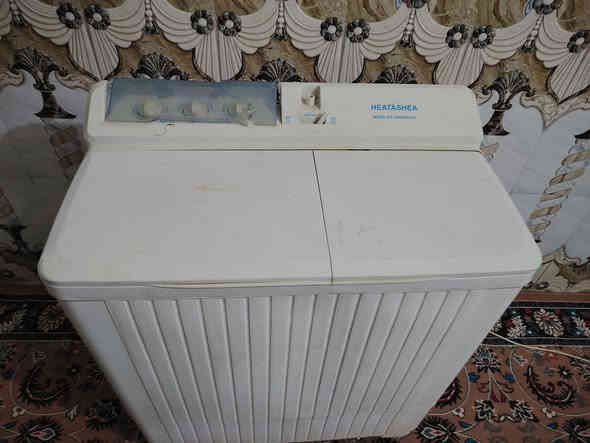 سلام عليكم ورحمة الله غساله هيتاشي جديده كلش شغاله بس التنشيف الماطور يشتغل بس ما تنشف رايدهه ب ٧٠ ***********
