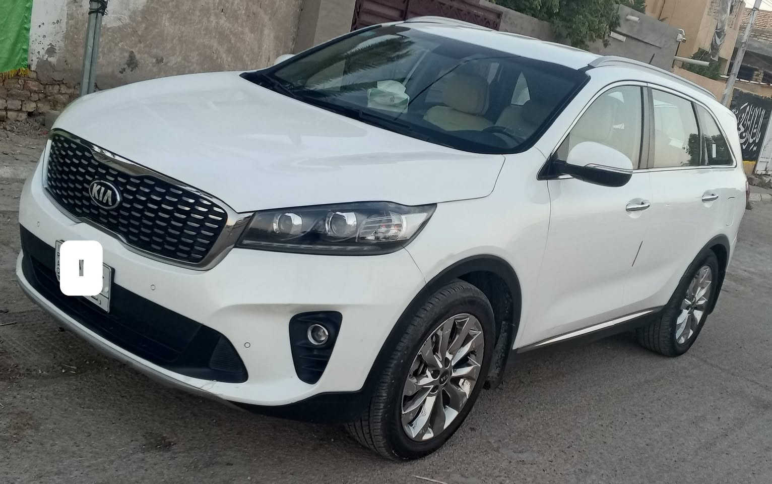 سورينتو ١٩ واسط أربعة سلندر مكفوله من الصبغ والتبديل ماعدا رصعتين صفح بسيطات مواصفات معروفه ٧ راكب تحكم ستيرن مري شفط ٣ قطع تبريد بيع او مراوس بسورنتو أو سبورتج احدث السعر المطلوب ٢١٠ قابل للتفاوض ***********
