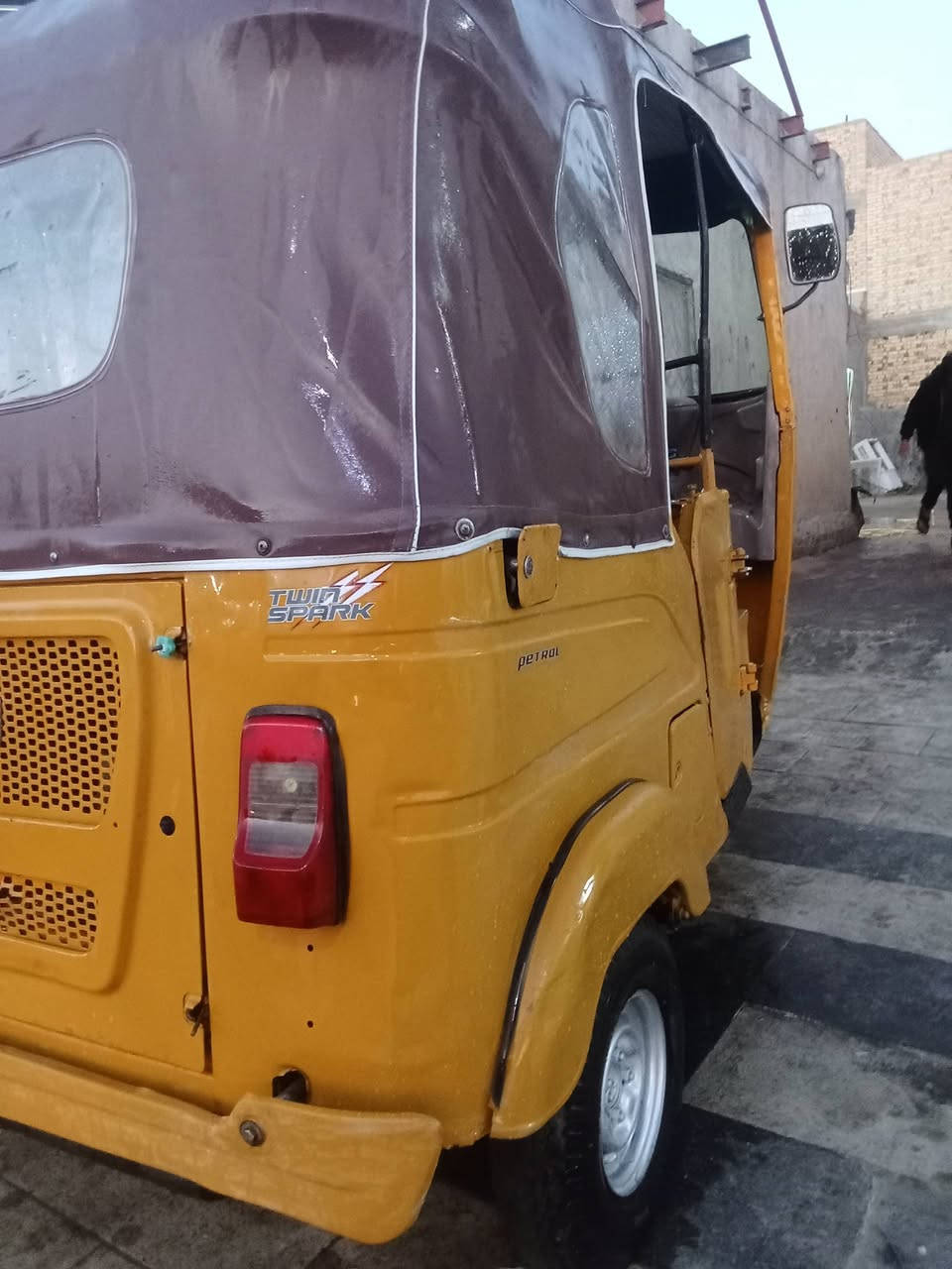 سلام عليكم تكتك البيع مديل 21 اوراق شرط ترقيم بيه صبغ وبيه معجون محرك مجفت شركه شراي يجي خاص أو وتساب ***********
