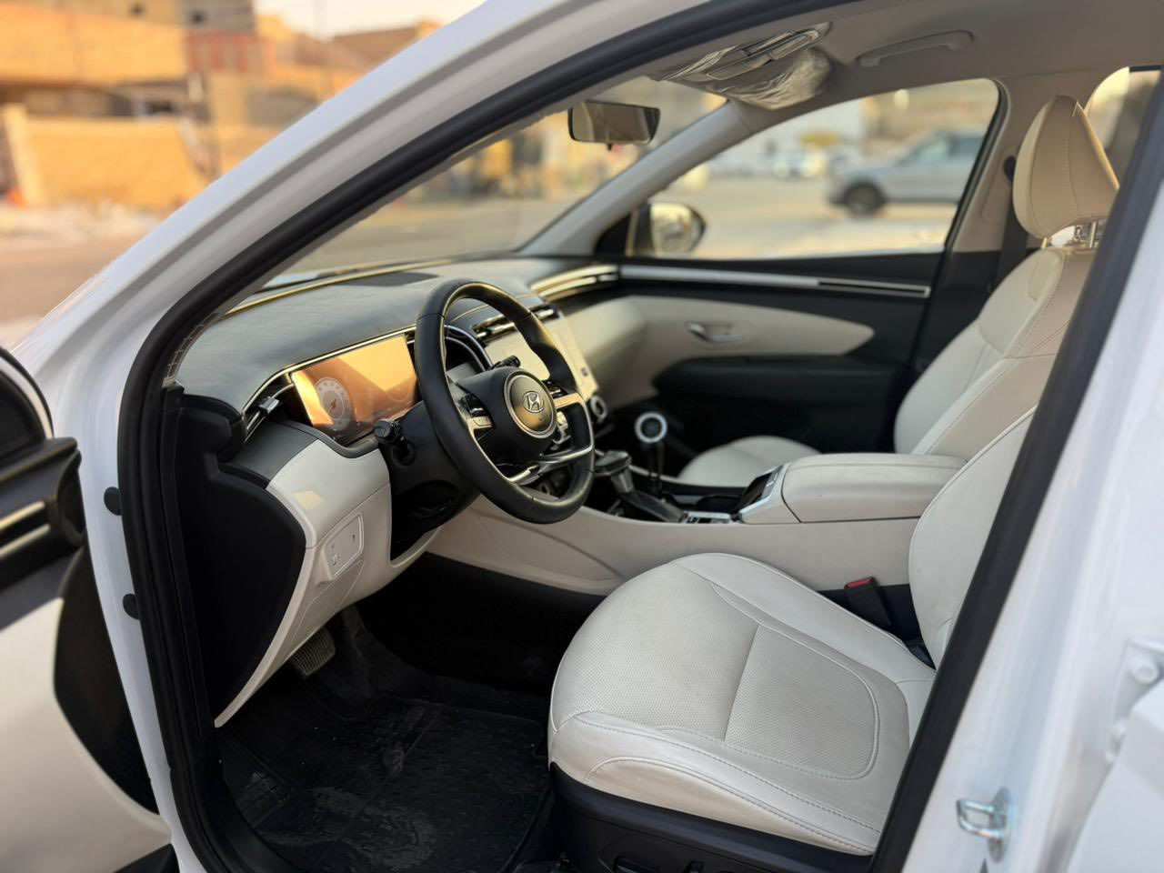 توسان موديل 24 خليجي
السياره نضيفه ماشيه 40 الف
بيها بارد بالجنطة وبيها شخط بالباب والباقي مكفوله ومواصفاتها 
حساسات امامي خلفي 
سايد بريك بصمه 
لايت زينون اصلي شركه 
ويل كب عدد 5
كشنات كهرباء 
تبريد قطعتين 
بردات خلفيه 
نضام مانع انزلاق ونضام نزول منحدرات جبليه 
3 اوضاع قياده سبورت وايكو وعادي 
اشاير بالمري 
مثبت سرعه كروز 
شاحن واير ليس

السعر 206
الله يرزقع الجميع ويسهل امور الجميع 
مكان السياره النجف الاشرف
للتفاصيل اكثر واتساب 
***********
