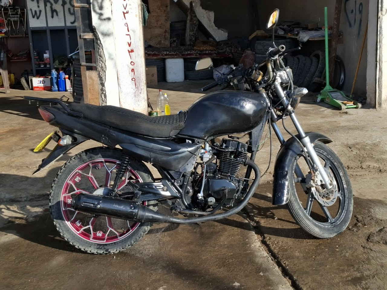 السلام عليكم
ماطور سايم  Sym 2019 كوري 
حجم المحرك 150 سلف 
للبيع
الماطور مايحتاج تصرف علي
باتري جديد
ظفيرة جديدة
عقل كويل كتف شحن جدد
تواير جدد
كهربائيات كلها شغاله
كابريته جديدة
دبلات شغاله
بريك الكدام شغال عمبار جديد 
الماطور مصروف علي مال جناي
ترايك وين ماتريد
للأستفسار الاتصال على الرقم
*********** او عبر الخاص
ملاحظه الويل الخلفي عنكبوت شرط اصلي وينباع بالسوك من ٤٠ الى ٥٠
