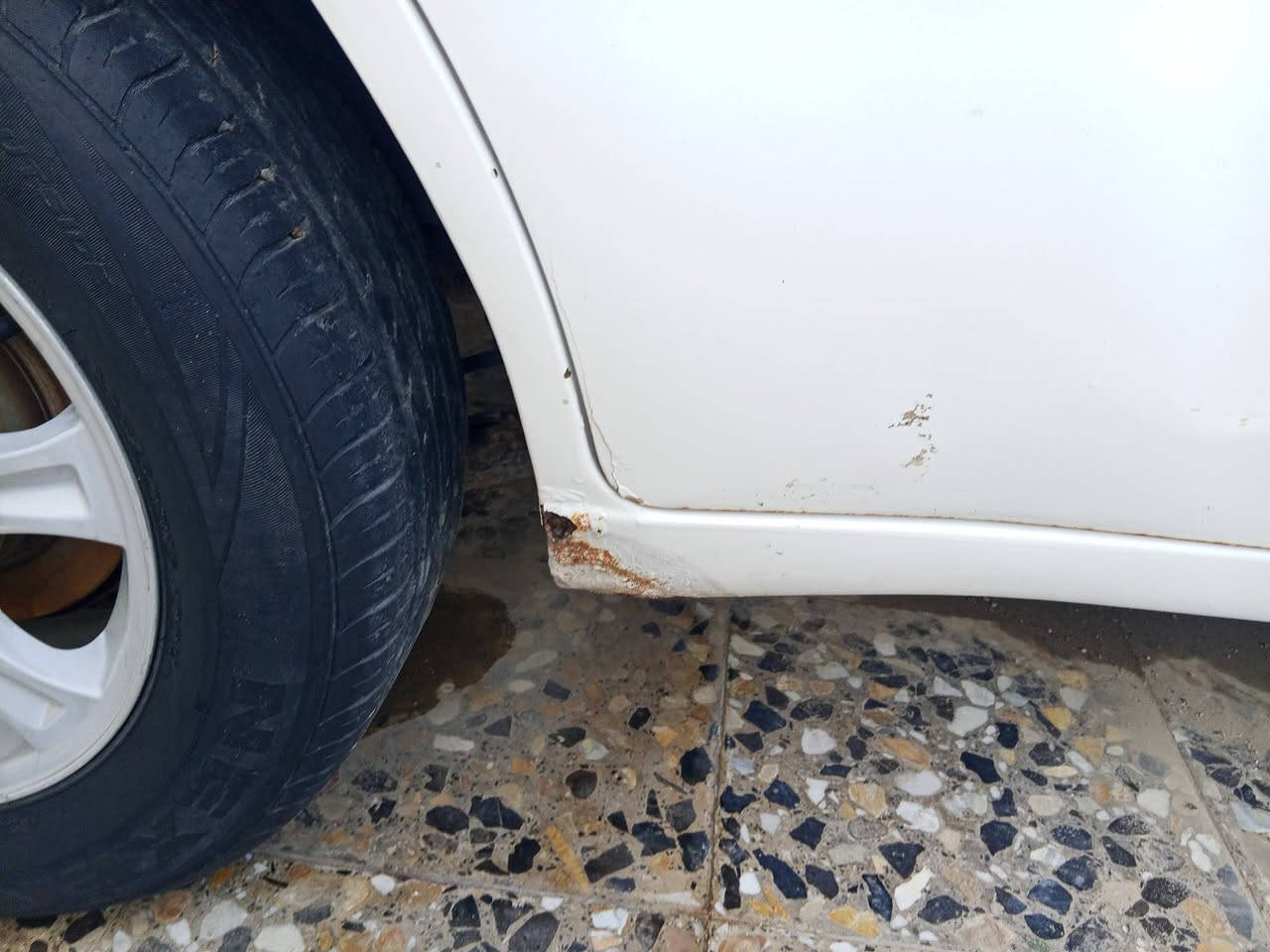 السلام عليكم ورحمة الله
تيكو موديل 13 اوتو  مكينة  وكير وتخم  تاير  مكفولات  

  دعامية مبدلة من غير دعمة للجمالية  نقص غاز تبريد

غير شي مسؤول عنة السيارة بسمي ***********
