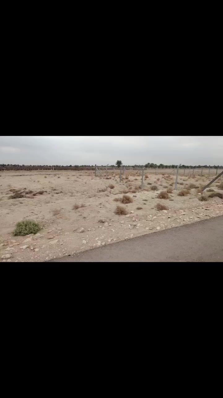 السلام عليكم قطعه للبيع 
قطعه ارض للبيع طابو زراعي سند 25
-المساحه 200 م
-الواجهه 10 
-الموقع : سيف سعد توزيع حسين مارينا نزله سعد بيجو طريق سجه القطار  
- يبعد 100متر عن المدرسه
الملكيه : تحويل مباشر    
-القطعه  تتوفر فيها كافة الخدمات كهرباء وماء وتبليط
عرض الشارع 6 متر 

الاتصل :***********
